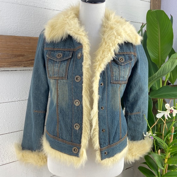 Blue Asphalt Jackets & Blazers - BlueAsphalt Jean Jacket w/ Faux Fur Trim Pre Loved